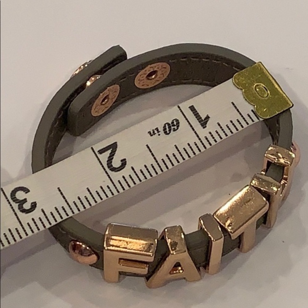 FAITH spell out charm leather bracelet - Picture 4 of 5